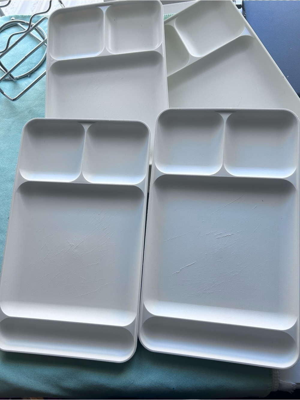 4 Tupperware pale beige vintage  luncheon 3 section trays- 1535- preloved
